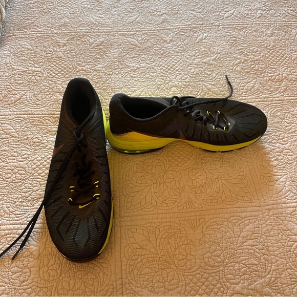 Nike Air MAX Men's Black Yellow Athletic Shoes Basketball 12.5 Running Fitness - Picture 1 of 11
